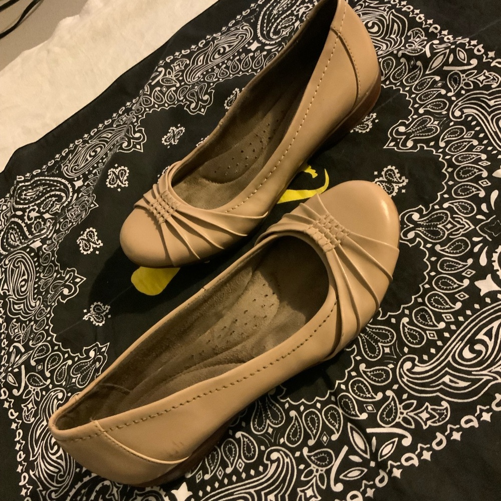 EUC Natural Soul Tan Women's Flats